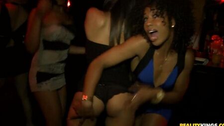 Striptease in un night club