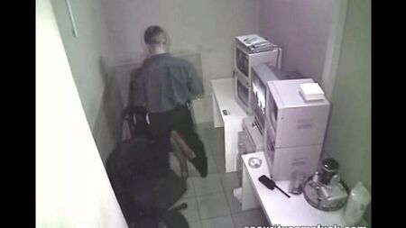 Telecamera nascosta ha fotografato il sesso sul posto di lavoro