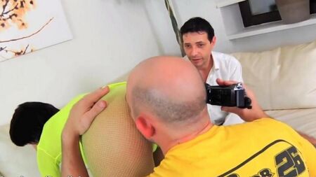 Leccato tra i glutei, quindi metti lì la pompa