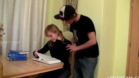 La sorella ha dato suo fratello