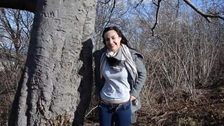 Dilmed uno sconosciuto per un pompino nella foresta