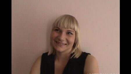 Giovane ragazzo impara a fare Kuni sulla sua ragazza