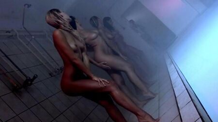 Grande orgia di belle lesbiche sotto la doccia