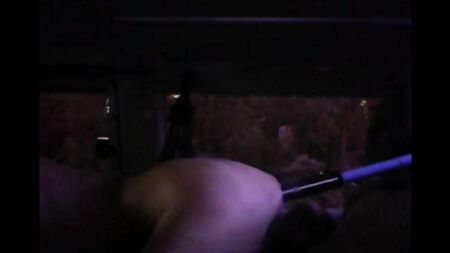 La macchina del sesso ha scopato una ragazza in anale