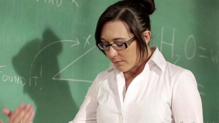 L'insegnante lesbica ha sedotto uno studente