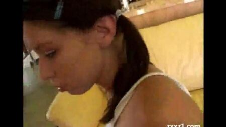 Il fratello ha scopato duramente sua sorella nell'ano