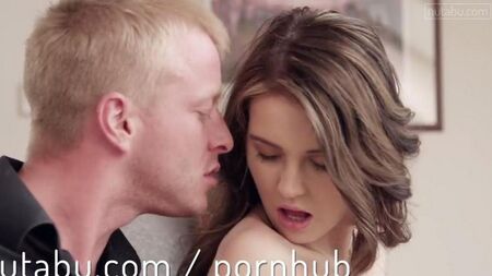 Sesso trio mzhm sul divano