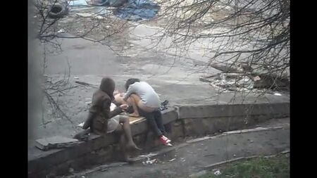 Il ragazzo ha fotografato il sesso per strada