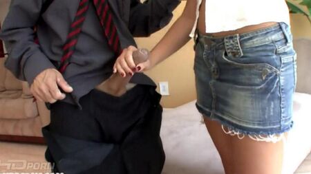 Ha leccato sua figlia e la ha scopato