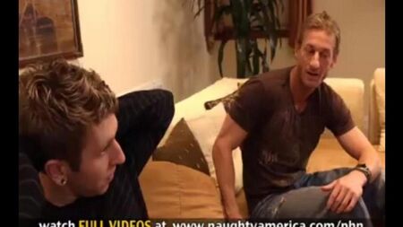 Posa la sorella nuda e il fratello toglie tutto