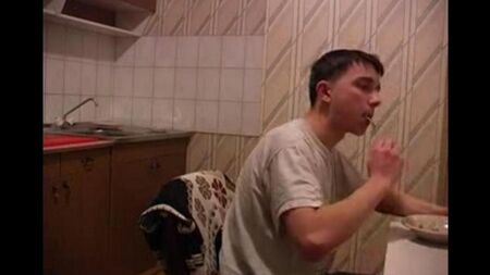 Mamma violentata in cucina, più fresca del semplice incesto
