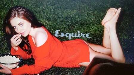 Omaggio allo sperma sui piedi di Alison Brie