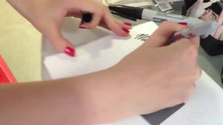 La signorina Hannah Minx per NOH8