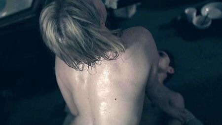 Elisabeth Moss e il sesso - Il racconto dell'ancella - ScandalPlanetCom