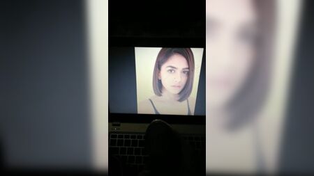 MRunal Thakur e omaggio