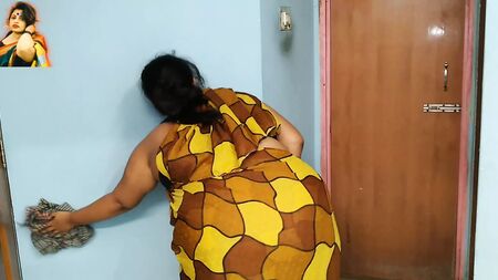 (La serva tamil scopata dal figlio del padrone) Una serva indiana si fa scopare dal figlio del padrone mentre spazza la casa - Sborrata sul culo enorme