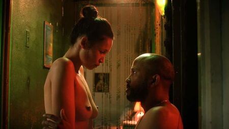 La scena di nudo di Monique Rockman in "Nommer 37" su ScandalPlanet.Com