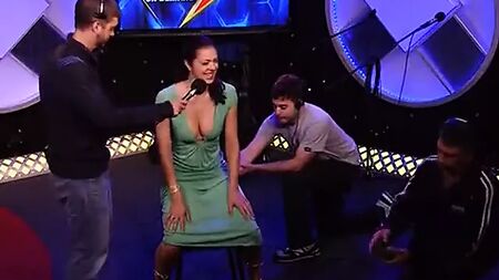 Howard Stern e Adrianne Curry (top model) provano il Sybian