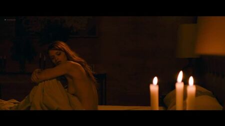 Abbey Lee Kershaw (scene di nudo di Abbey Lee Kershaw in "Elizabeth Harvest" del 2018)