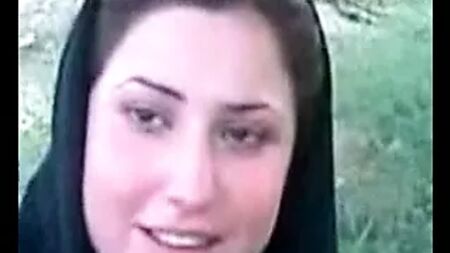 hijab arabo all'aperto