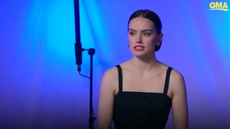 Daisy Ridley racconta la sua reazione dopo aver visto alcuni spezzoni di *L'ascesa di Skywalker* e svela alcuni dettagli
