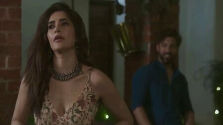 Karishma Tanna in una scena segreta a Lahore