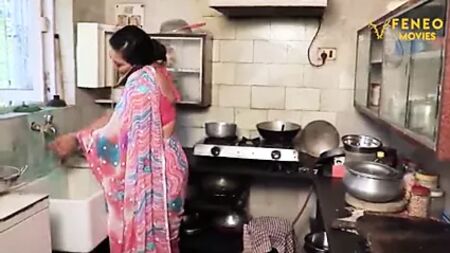 La scopata di Desi Bhabhi, in uno stile bollente e tettone