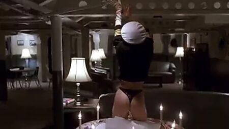 Erika Eleniak: raccolta "Under Siege" (in topless)