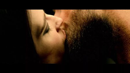 Eva Green - 300: L'alba di un impero - Seno, capezzoli, primo piano