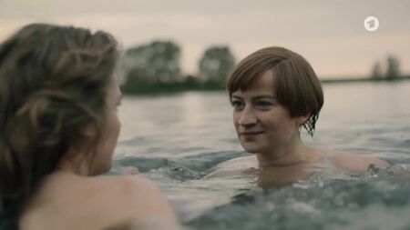 Nina Gummich, Alicia von Rittberg Nude - Lotte al Bauhaus (2019) 720p Guarda online / Nina Gummich, Alicia von Rittberg - Bauhaus