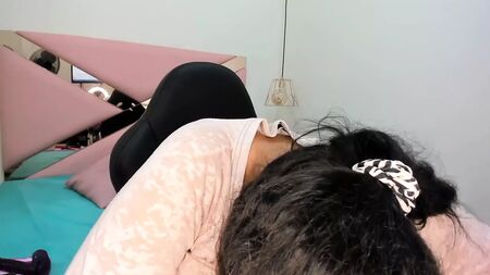 La latina Amanda mostra le sue tette enormi e le areole