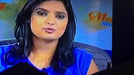 Omaggio a una sexy conduttrice televisiva