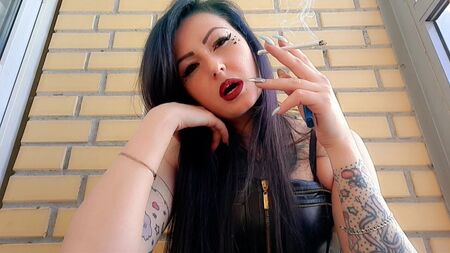 Il feticismo del fumo della dominatrice Nika