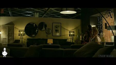 Scene piccanti di Sky Rojo
