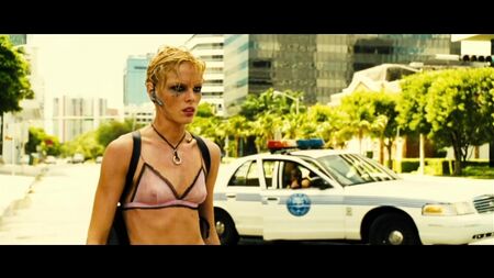 Kate Nauta nuda - Transporter 2 (Il trasportatore II, 2005) HD 1080p Guarda online / Kate Nauta - Transporter 2