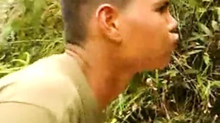 Hanno scopato la vecchia mamma nel bosco; matrigna matura scopata nel bosco; mamma