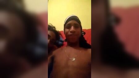 Giovincella di Rio che fa un pompino