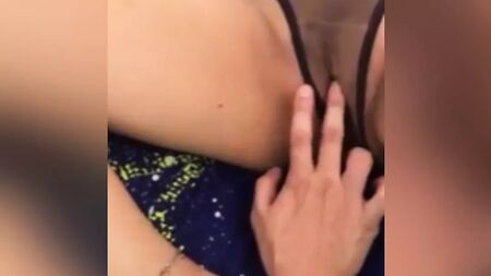 Una ragazza filippina adolescente fa discorsi sporchi e vuole che le venga dentro