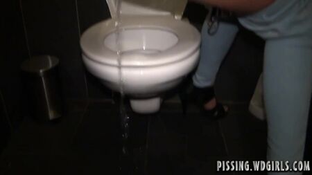 Archivio WD Girls piss - 0150_dina_piss