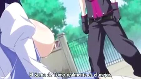Una studentessa si fa succhiare le tette grandi