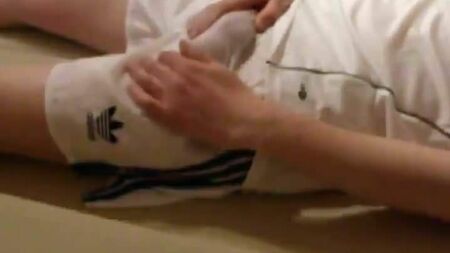 Sborrami nei miei pantaloncini Adidas