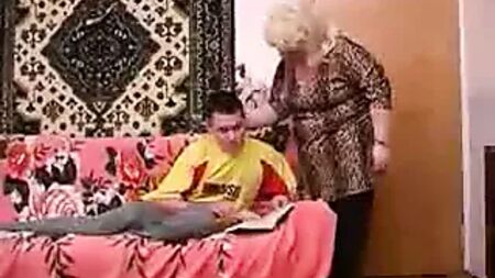 La vecchia mamma e NON il suo figliastro