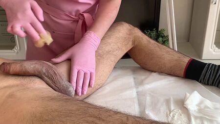 Molto sperma - eiaculazione durante la ceretta