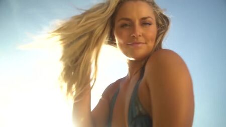 Caroline Wozniacki e Lindsey Vonn si mettono a nudo, con nient'altro che della body painting _ Sports Ill