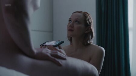 Louisa Krause nuda, Anna Friel (nn) - The Girlfriend Experience - s02e05 (USA 2017) / Louisa Krause, Anna Friel - La ragazza a chiamata