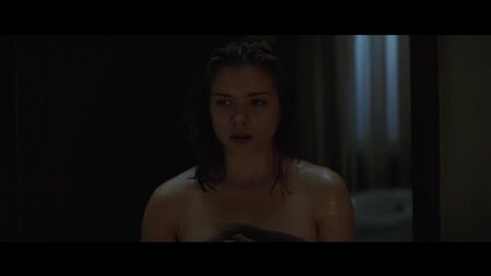 Sophie Cookson nuda - La crocifissione (2017) HD 720p