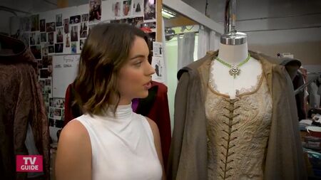 All'interno del guardaroba di *Once Upon a Time* con Adelaide Kane