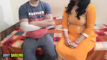 La cognata punjabi ha fatto una scommessa con il cognato e ha fatto sesso con lui; il cognato l'ha fatta urlare. Audio in punjabi di Jony Darling
