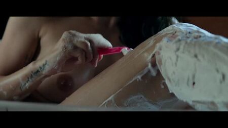Nadine Crocker, Gage Golightly nudi - Cabin Fever (2016) HD 720p Web-DL / Nadine Crocker, Gage Golightly - Cabin Fever