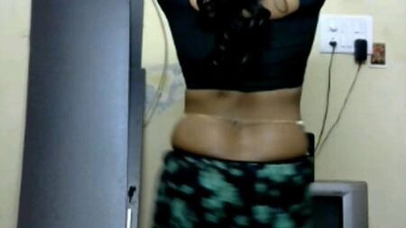 CD KRITHI: SAREE NAVEL TEASE con catena per l'ombelico e movimenti di anche